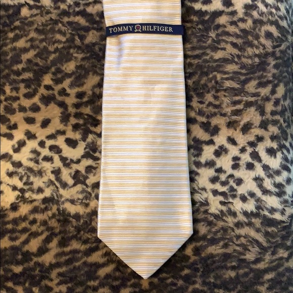 Tommy Hilfiger Men’s Tie NWT Silk Yellow - Picture 2 of 9